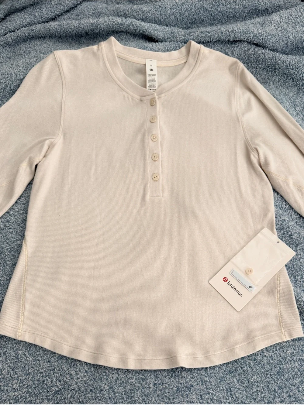 lululemon athletica Women's Hold Tight long sleeve Henley